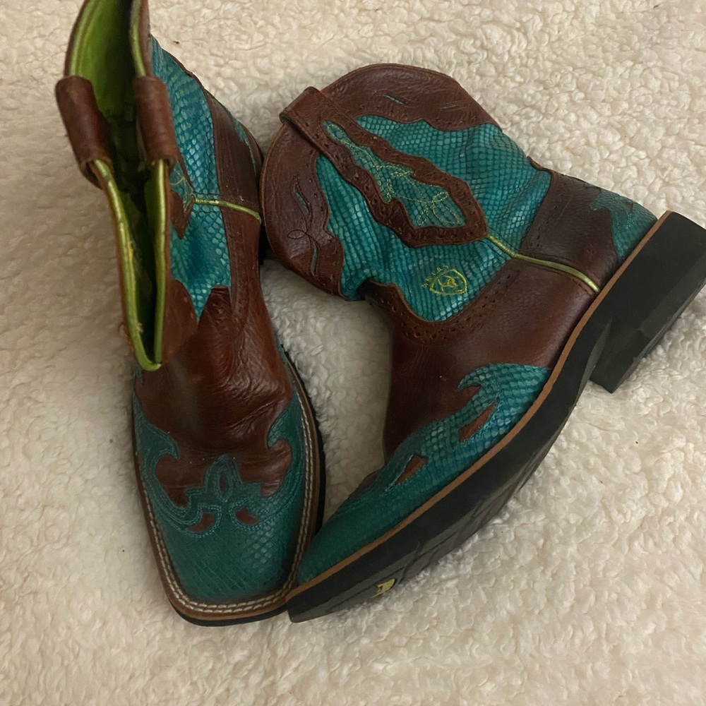 Ariat Womens Boots. Brown /Teal.   Square Toe. Size 7.5